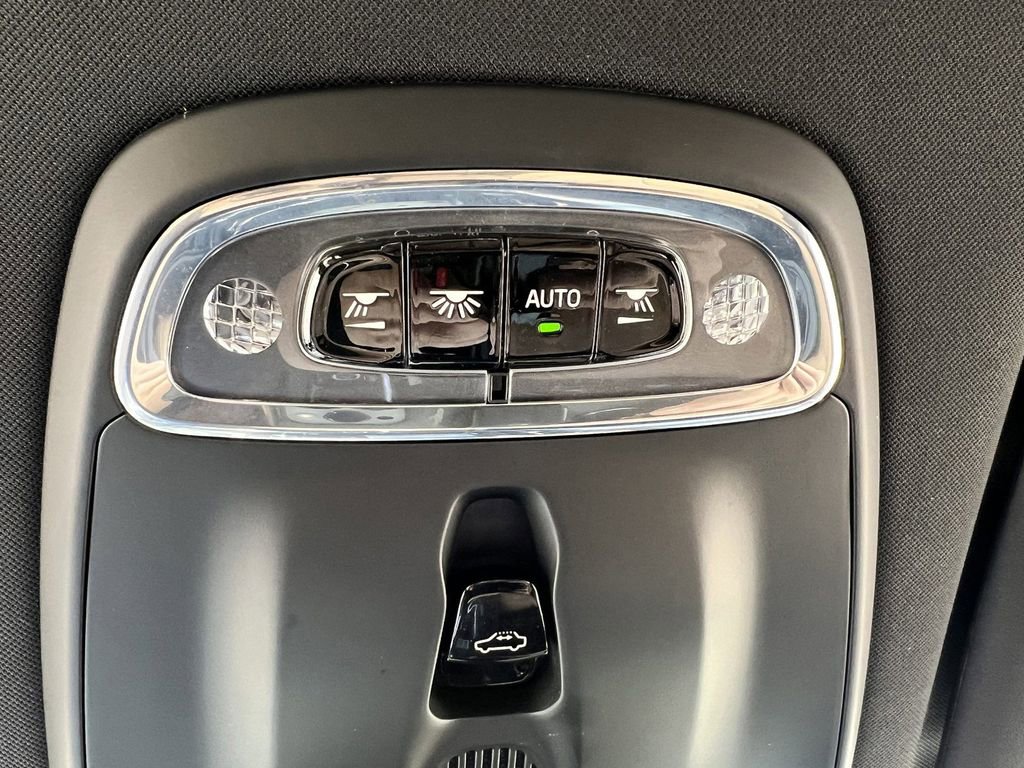 Used 2020 Volvo XC60 T5 Momentum w/ Protection Package Premier image 24