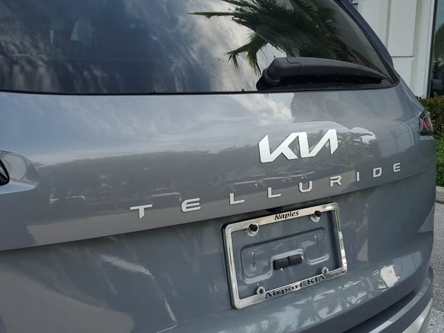 Used 2024 Kia Telluride EX w/ EX Captain's Chair Package FWD image 8