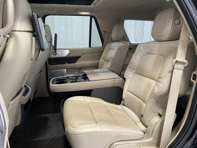 Used 2018 Lincoln Navigator Reserve w/ Technology Package image 11