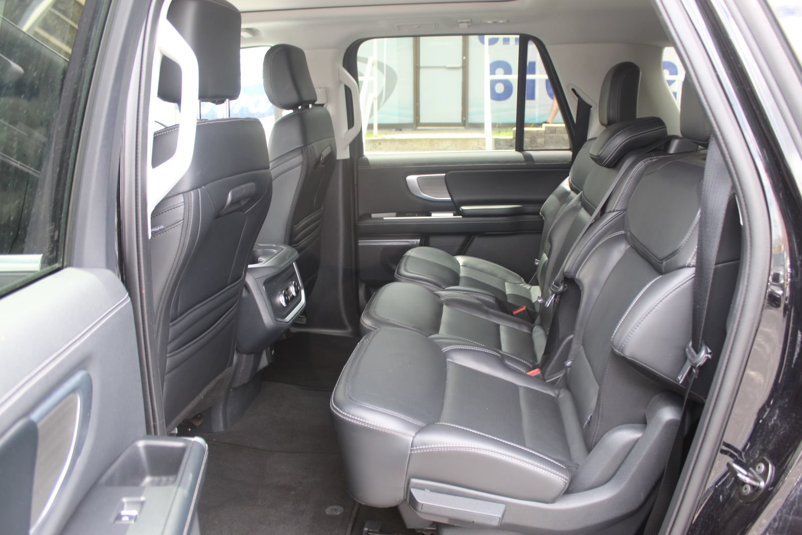 Used 2025 Ford Expedition Max Platinum AWD/4WD image 23