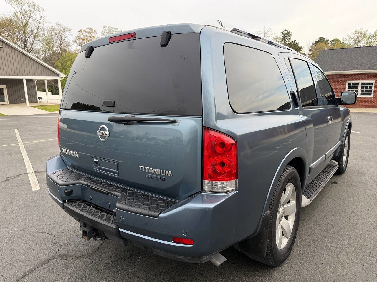 Used 2010 Nissan Armada Titanium RWD image 7