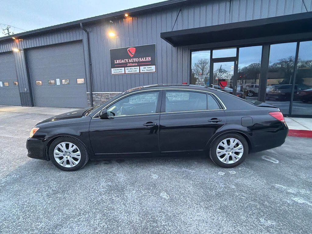 Used 2009 Toyota Avalon XLS image 2