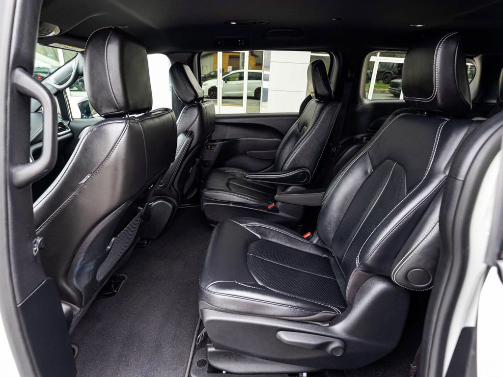 Used 2024 Chrysler Pacifica Limited FWD image 24