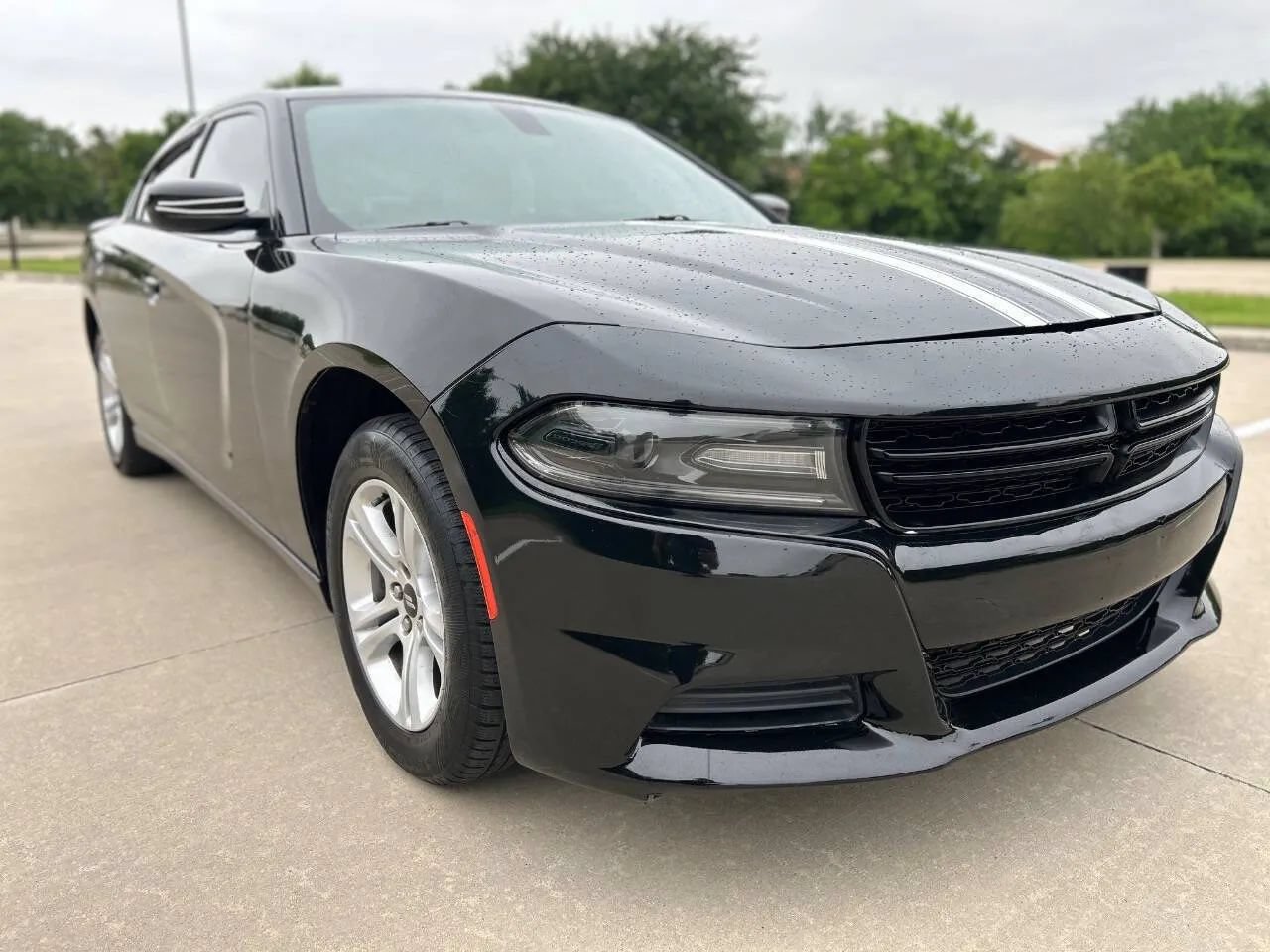 Used 2019 Dodge Charger SXT w/ Leather Interior Group RWD image 4