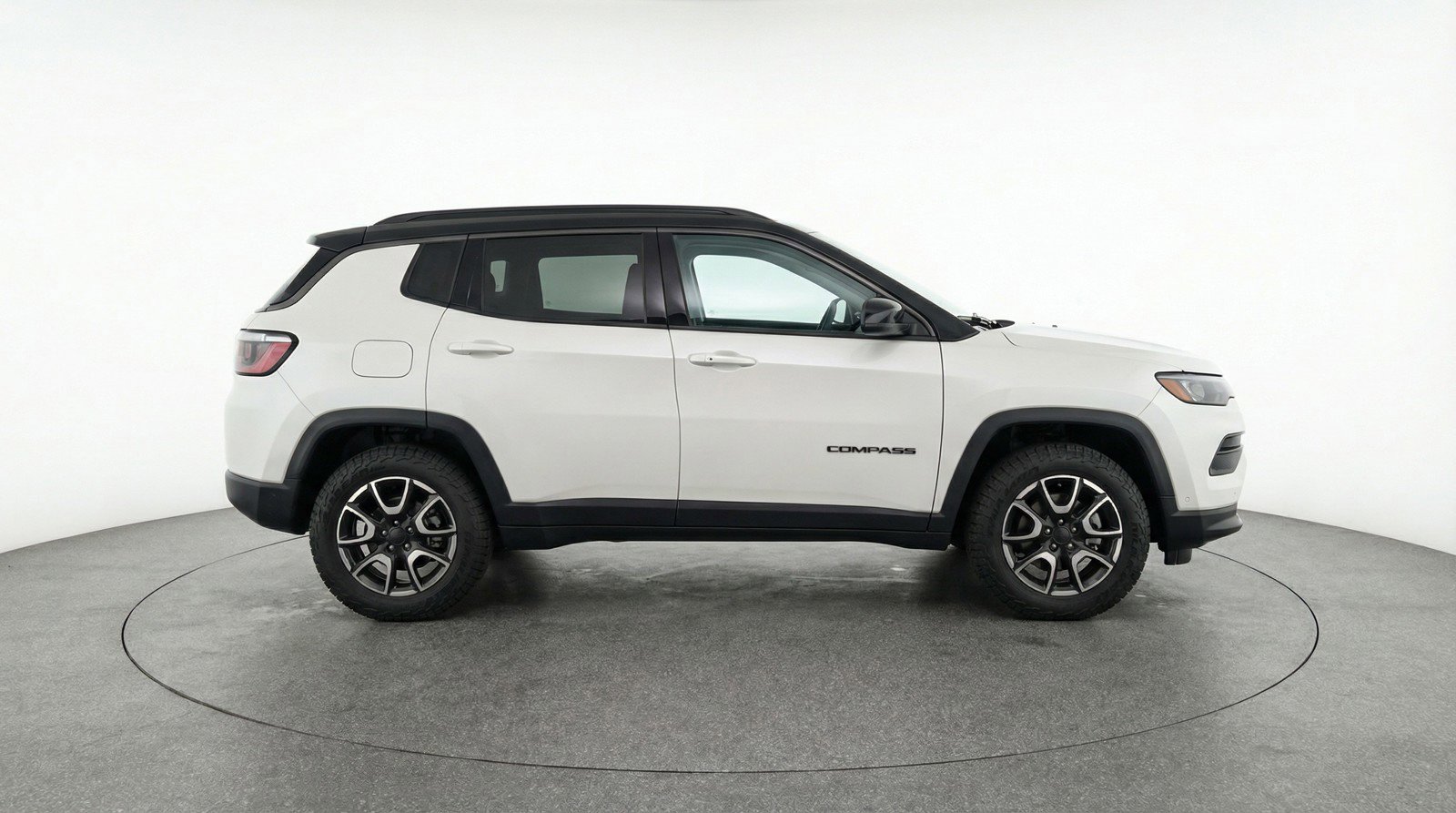 Used 2025 Jeep Compass Trailhawk image 11