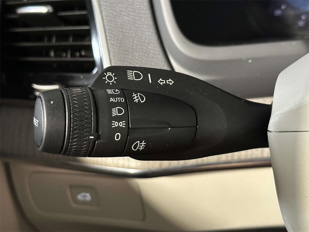Used 2025 Volvo XC90 B5 Plus image 25