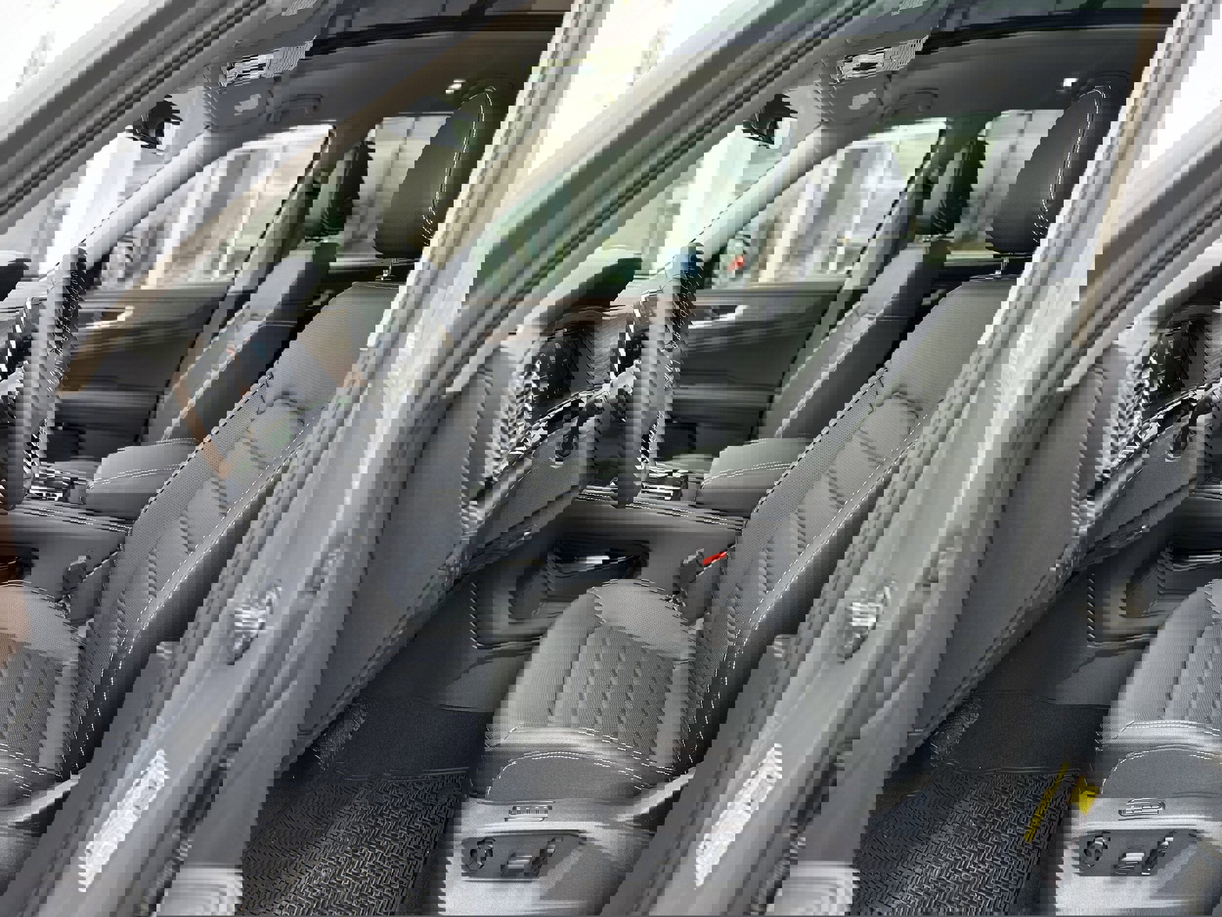 New 2025 Volkswagen Atlas SEL image 9
