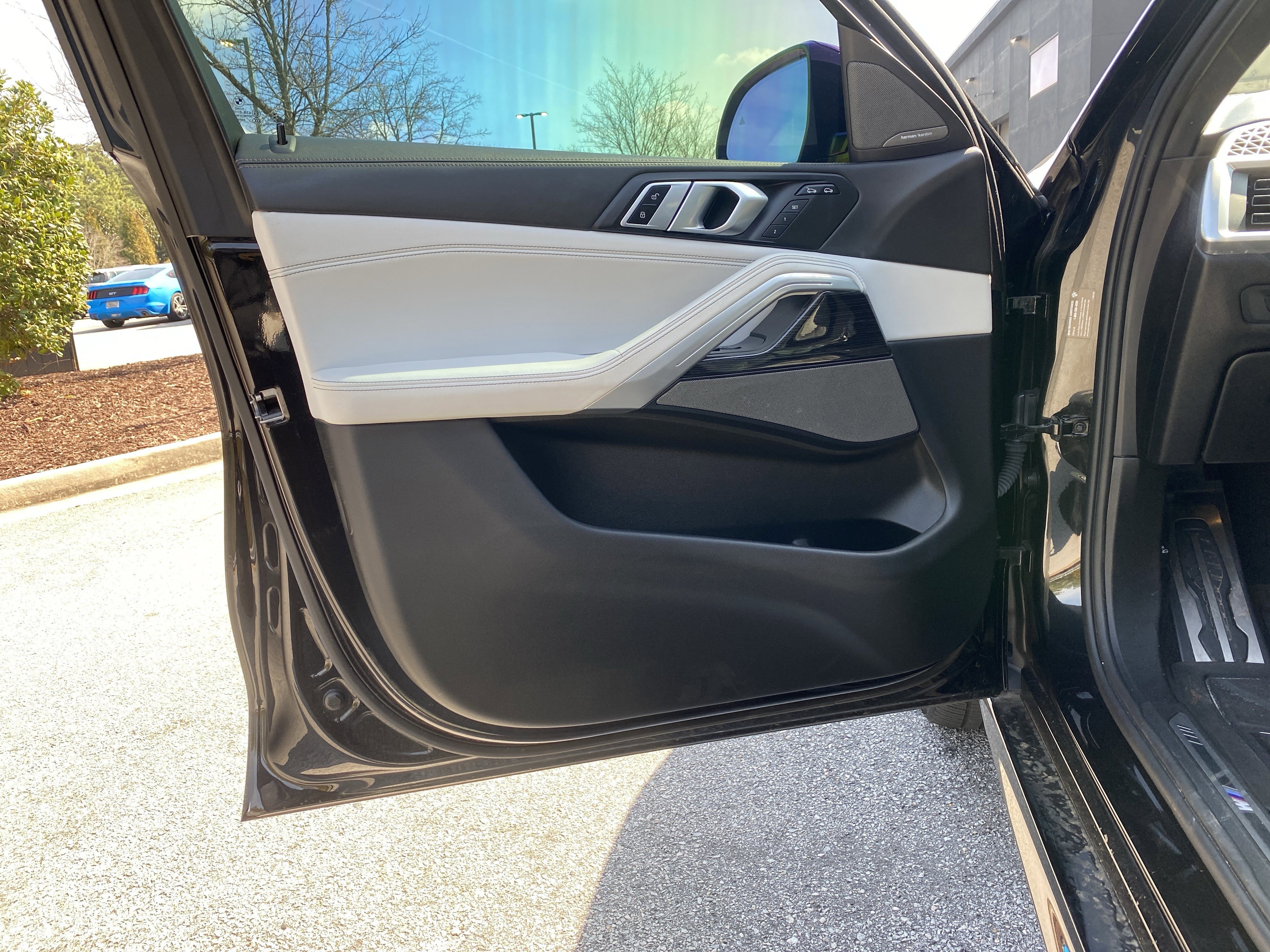 Used 2024 BMW X6 xDrive40i w/ M Sport Professional Package image 21