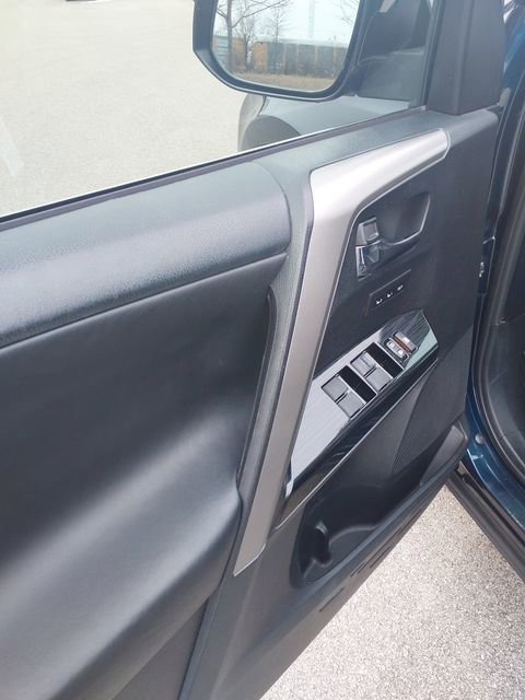 Used 2017 Toyota RAV4 Limited image 18