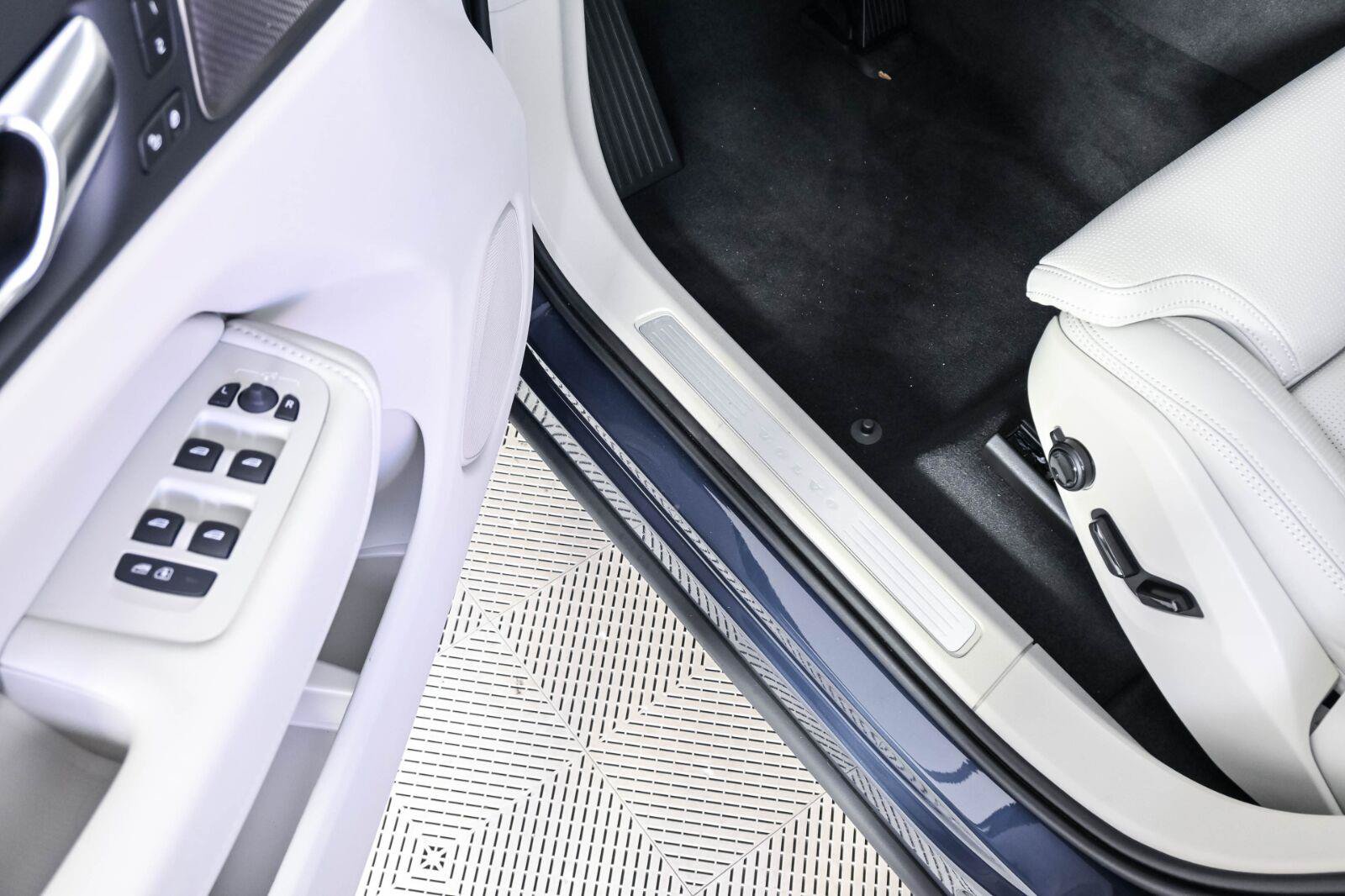 New 2027 Volvo XC60 B5 Ultra AWD/4WD image 8
