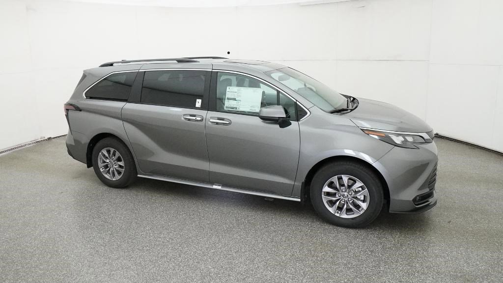 New 2026 Toyota Sienna XLE image 27