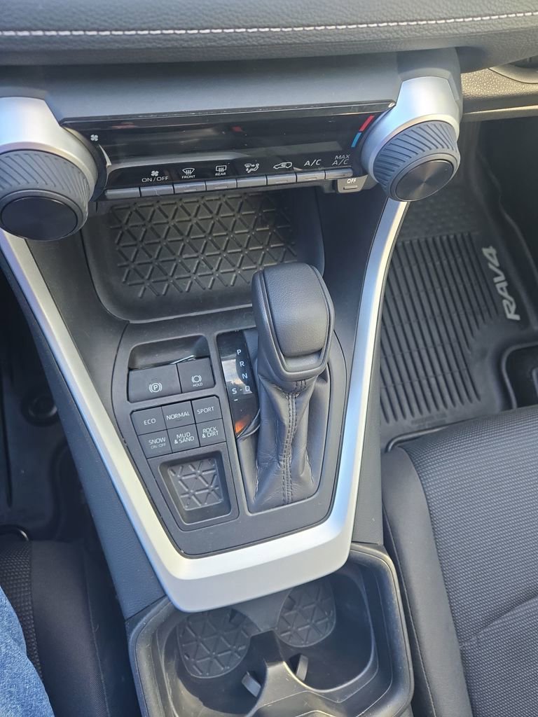 Used 2020 Toyota RAV4 LE w/ All Weather Liner Package image 22