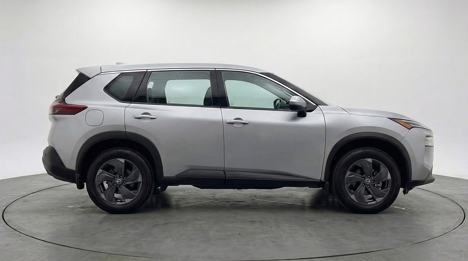 Used 2025 Nissan Rogue SV image 11