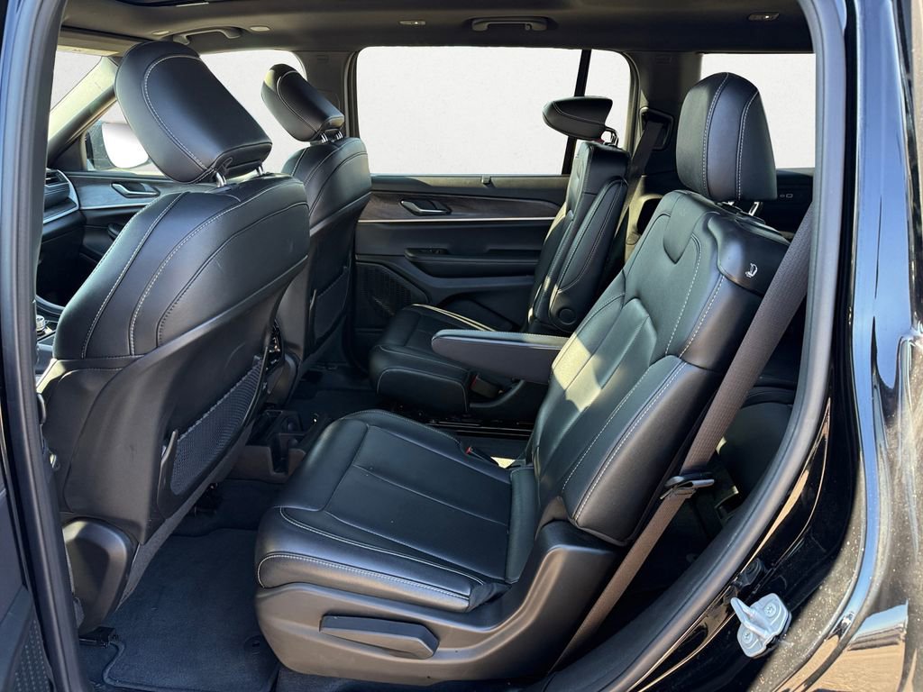 Used 2025 Jeep Grand Cherokee L Limited w/ Luxury Tech Group II image 13