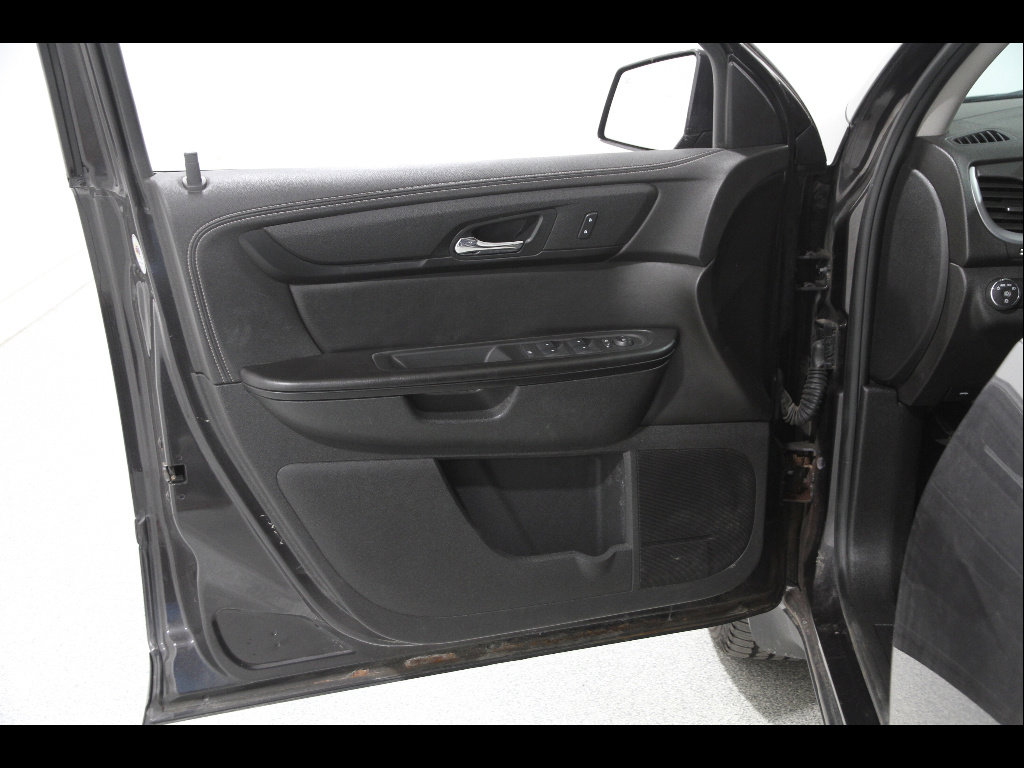 Used 2017 Chevrolet Traverse LT image 4