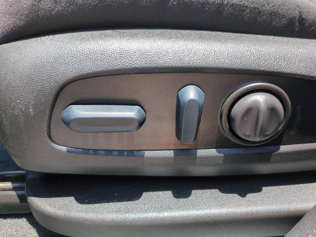 Used 2023 Chevrolet Equinox LT FWD image 17