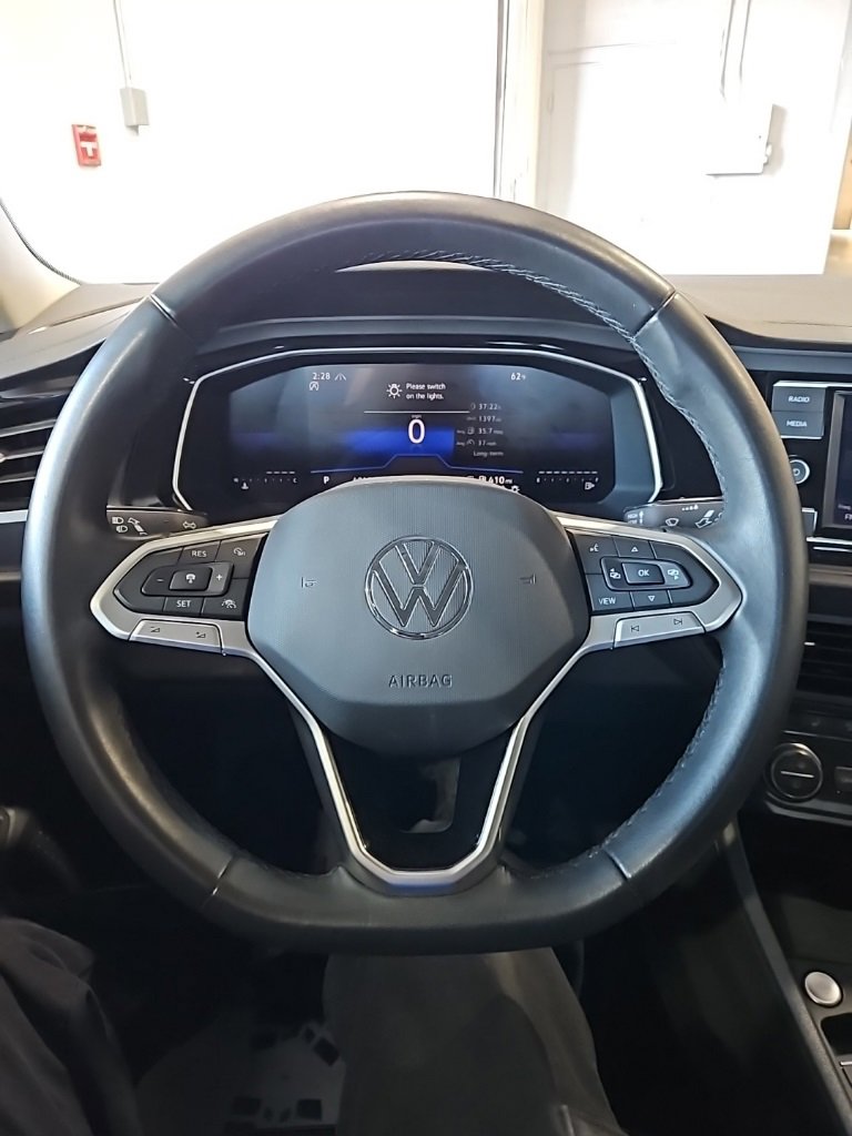 Used 2024 Volkswagen Jetta SE image 31