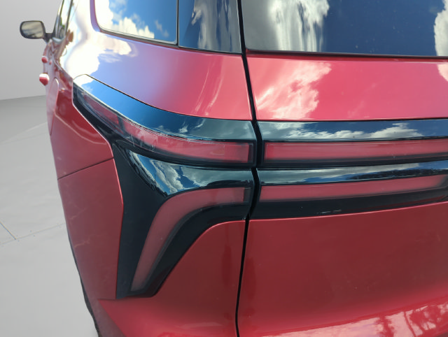 Used 2024 Chevrolet Traverse LT w/ Enhanced Driving Package FWD image 18