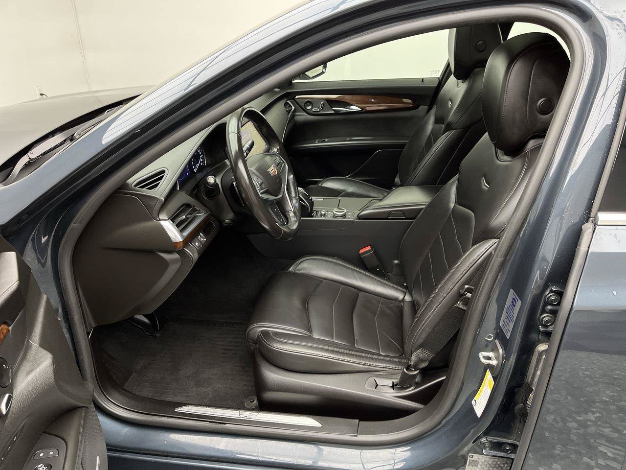 Used 2020 Cadillac CT6 Luxury AWD/4WD image 3