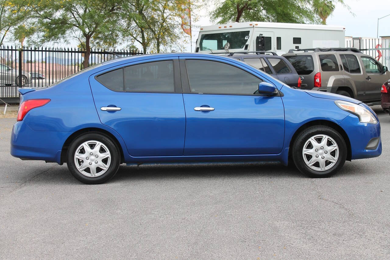 Used 2015 Nissan Versa SV FWD image 9