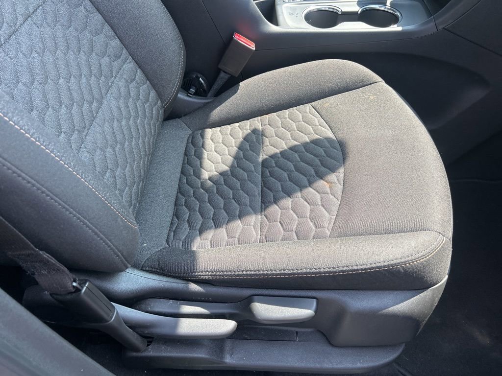 Used 2020 Chevrolet Equinox LT w/ Driver Convenience Package image 39