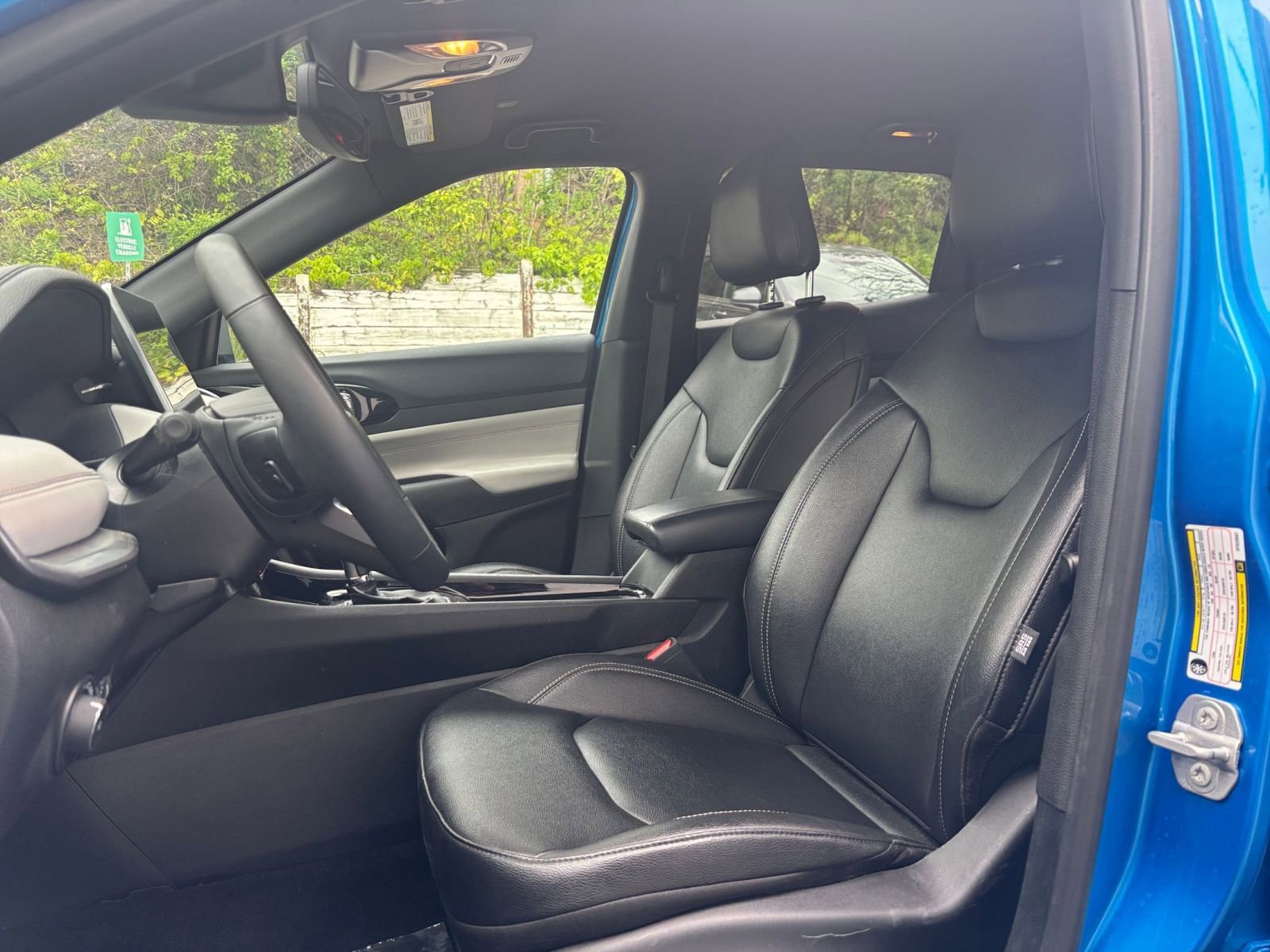 Used 2025 Jeep Compass Limited AWD/4WD image 37