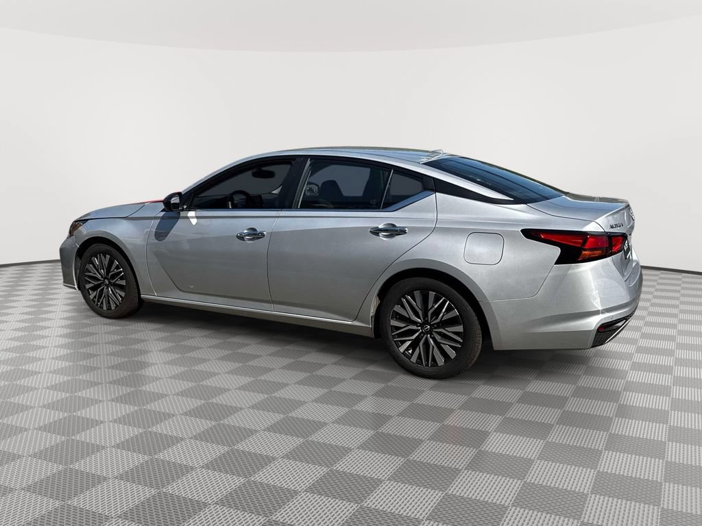 Used 2024 Nissan Altima 2.5 SV FWD image 6