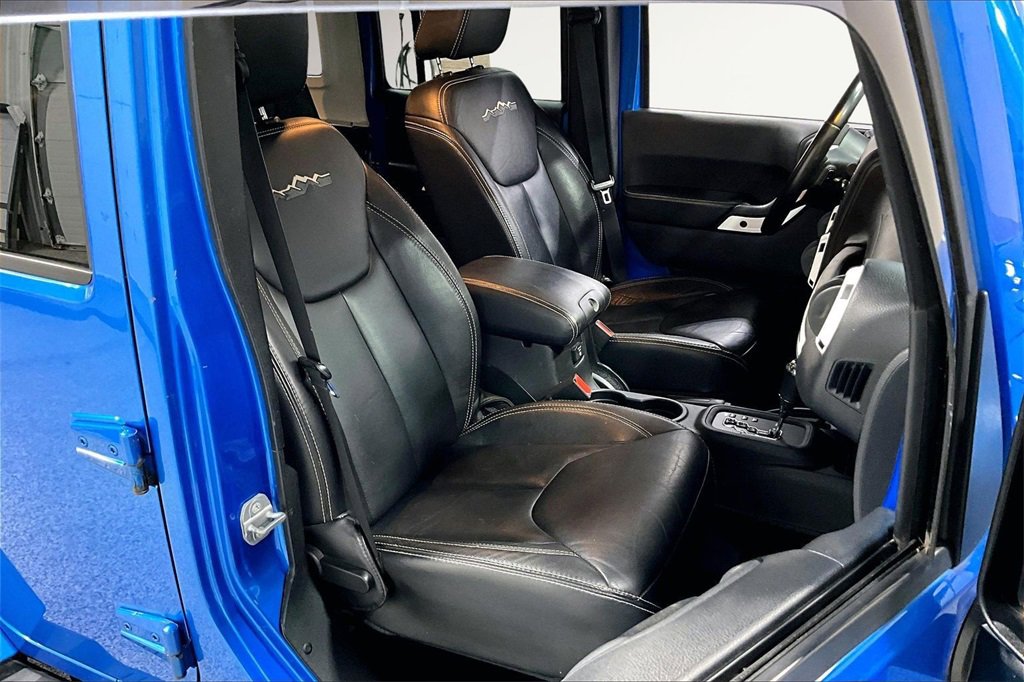 Used 2014 Jeep Wrangler Unlimited Sahara image 28