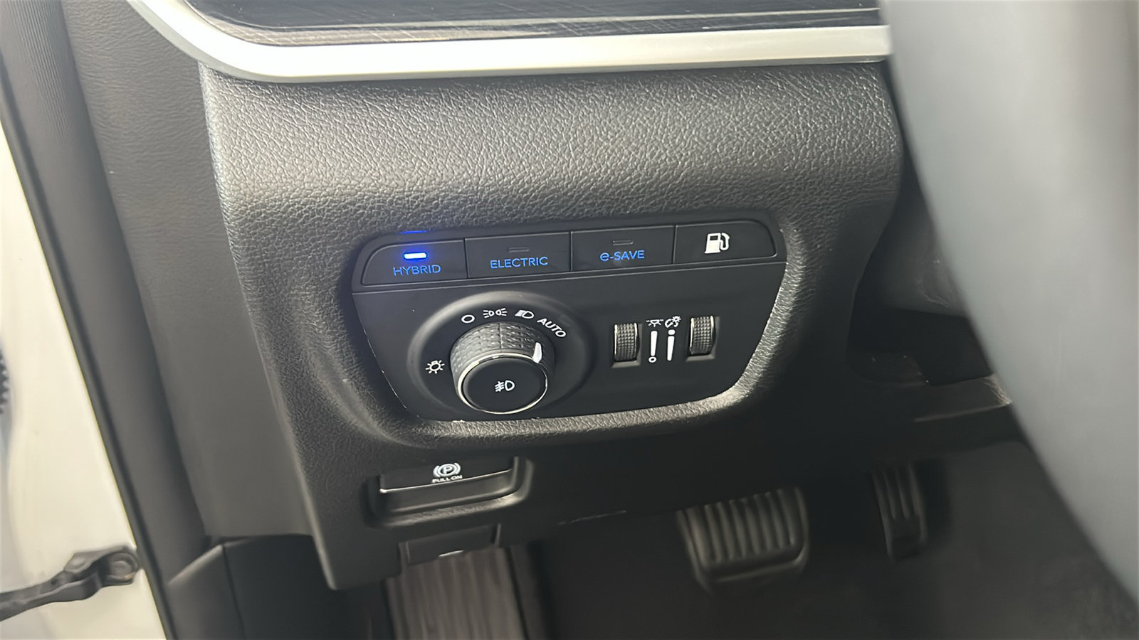 Used 2023 Jeep Grand Cherokee Trailhawk AWD/4WD image 22