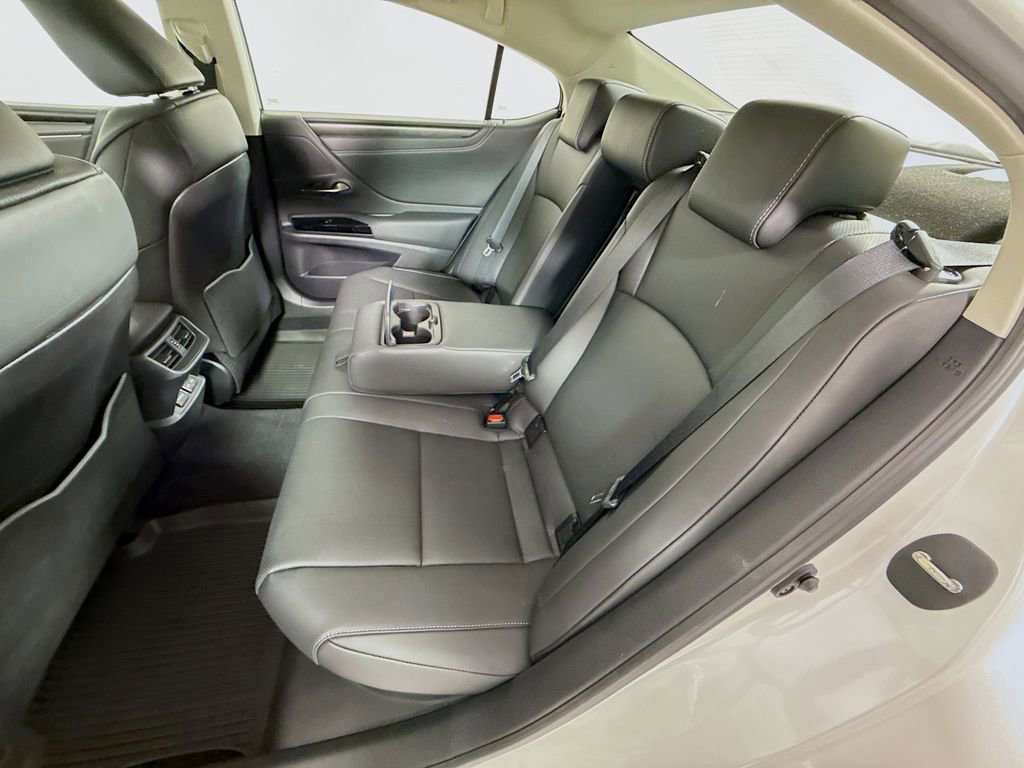 Used 2025 Lexus ES 300h w/ Premium Package image 25