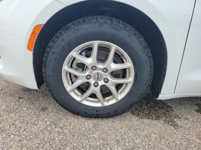 Used 2023 Chrysler Voyager LX FWD image 27