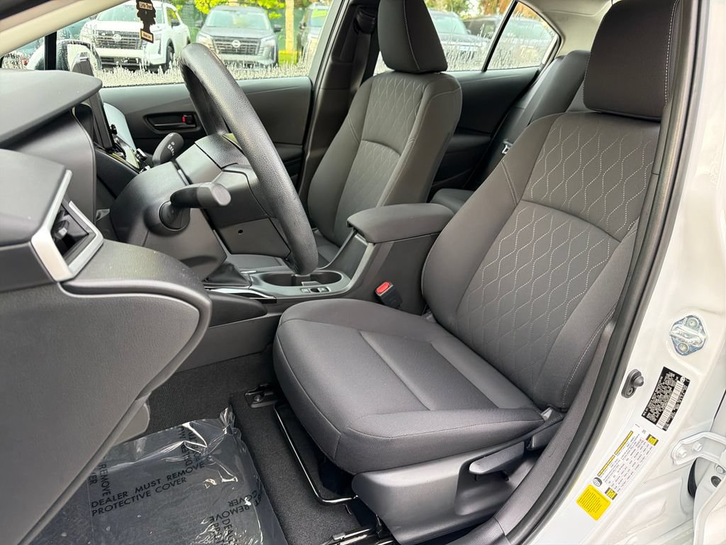 Used 2025 Toyota Corolla LE FWD image 29