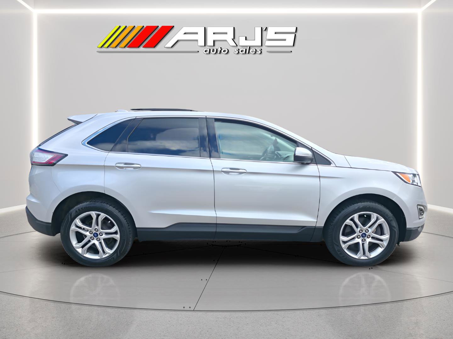 Used 2018 Ford Edge Titanium w/ Equipment Group 301A AWD/4WD image 4