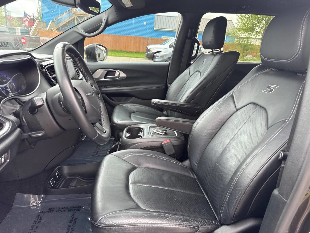 Used 2018 Chrysler Pacifica Touring-L Plus FWD image 12