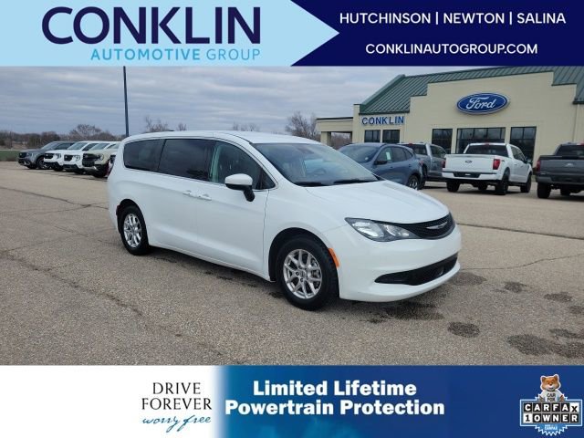 Used 2023 Chrysler Voyager LX image 1