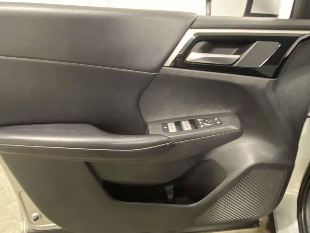 Used 2024 Mitsubishi Outlander SE image 13