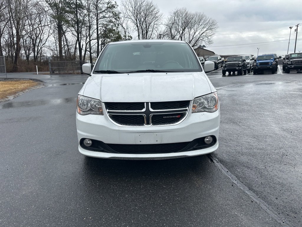 Used 2019 Dodge Grand Caravan SXT image 2