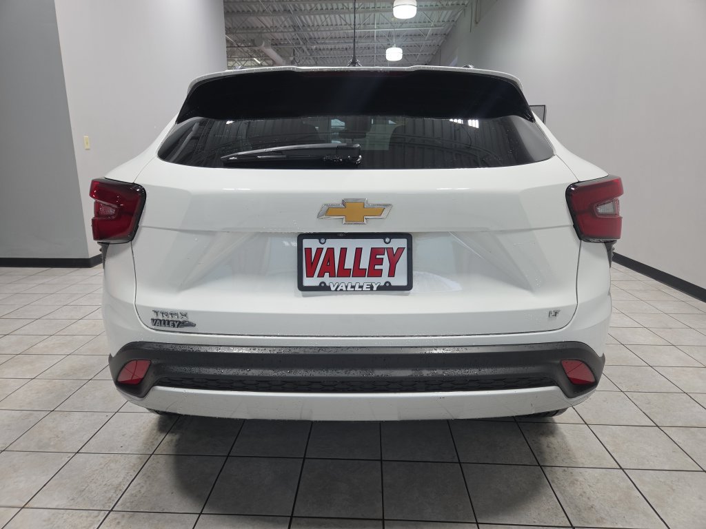 Used 2025 Chevrolet Trax LT w/ LT Convenience Package FWD image 10