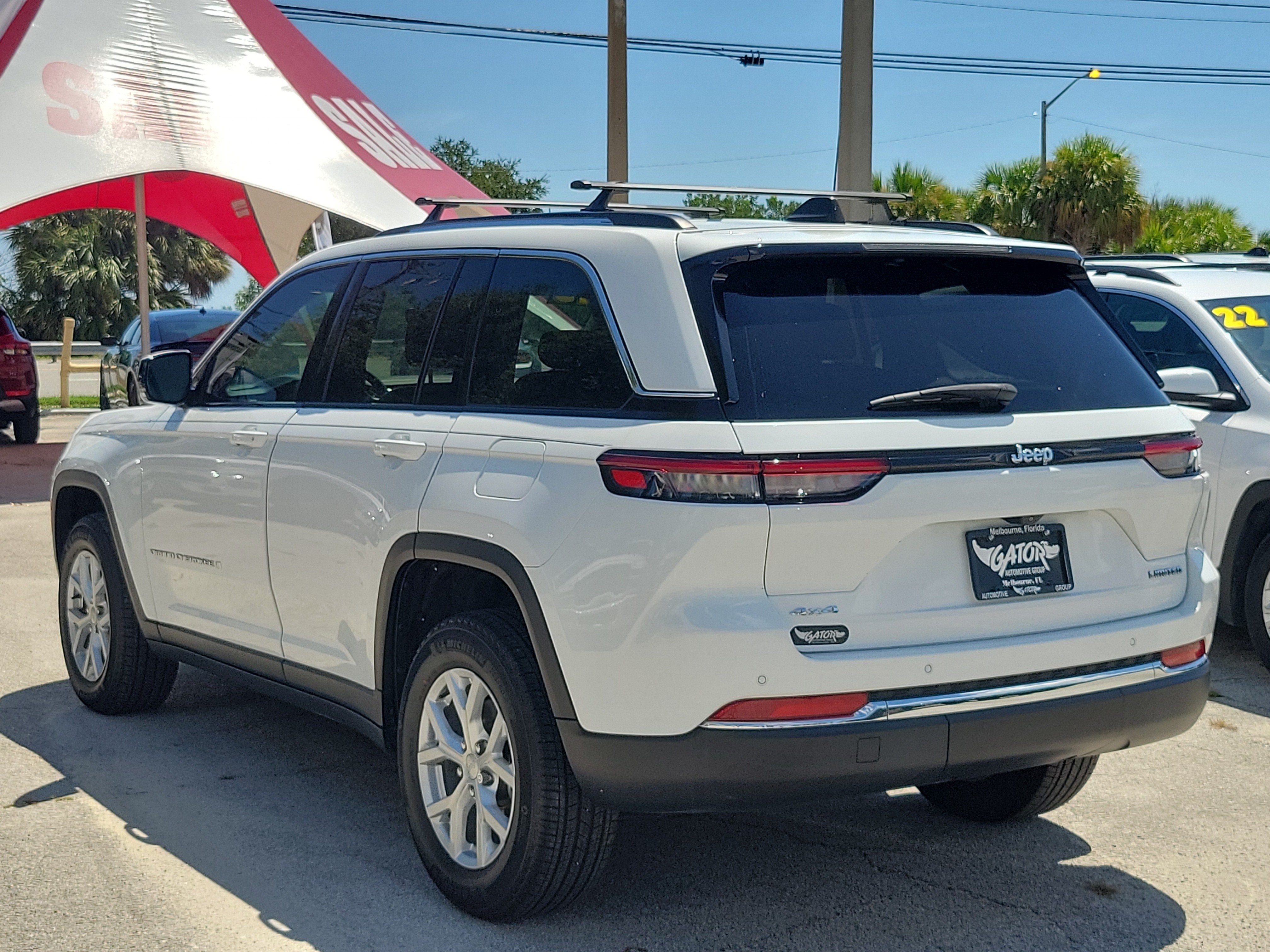 Used 2023 Jeep Grand Cherokee Limited AWD/4WD image 3
