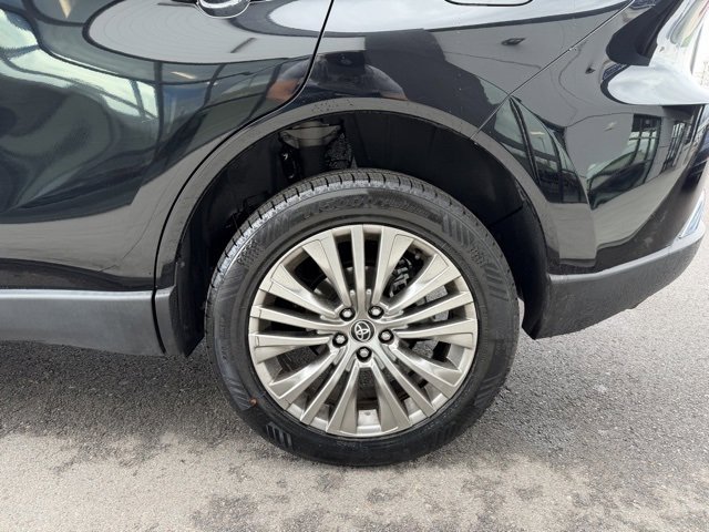 Used 2023 Toyota Venza XLE image 4