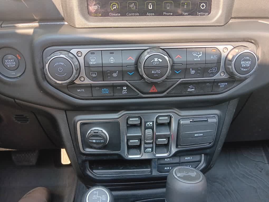 Used 2023 Jeep Wrangler Unlimited Sahara w/ Cold Weather Group AWD/4WD image 30
