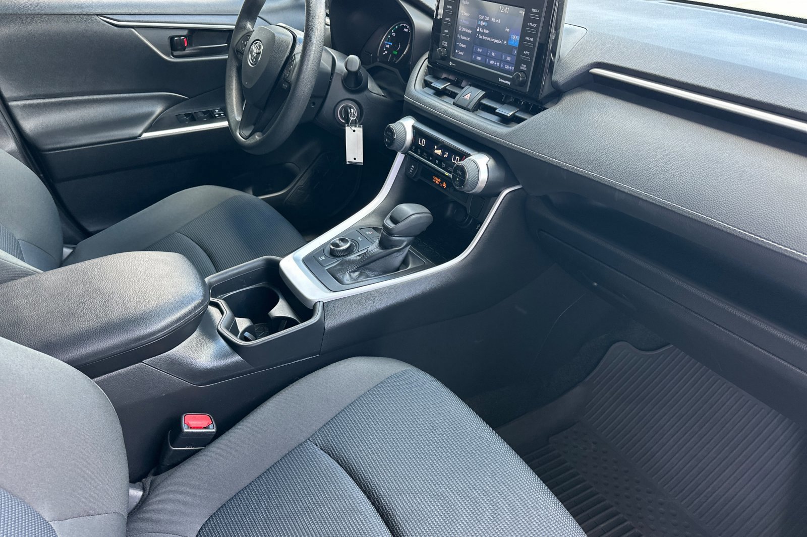 Used 2021 Toyota RAV4 LE AWD/4WD image 16