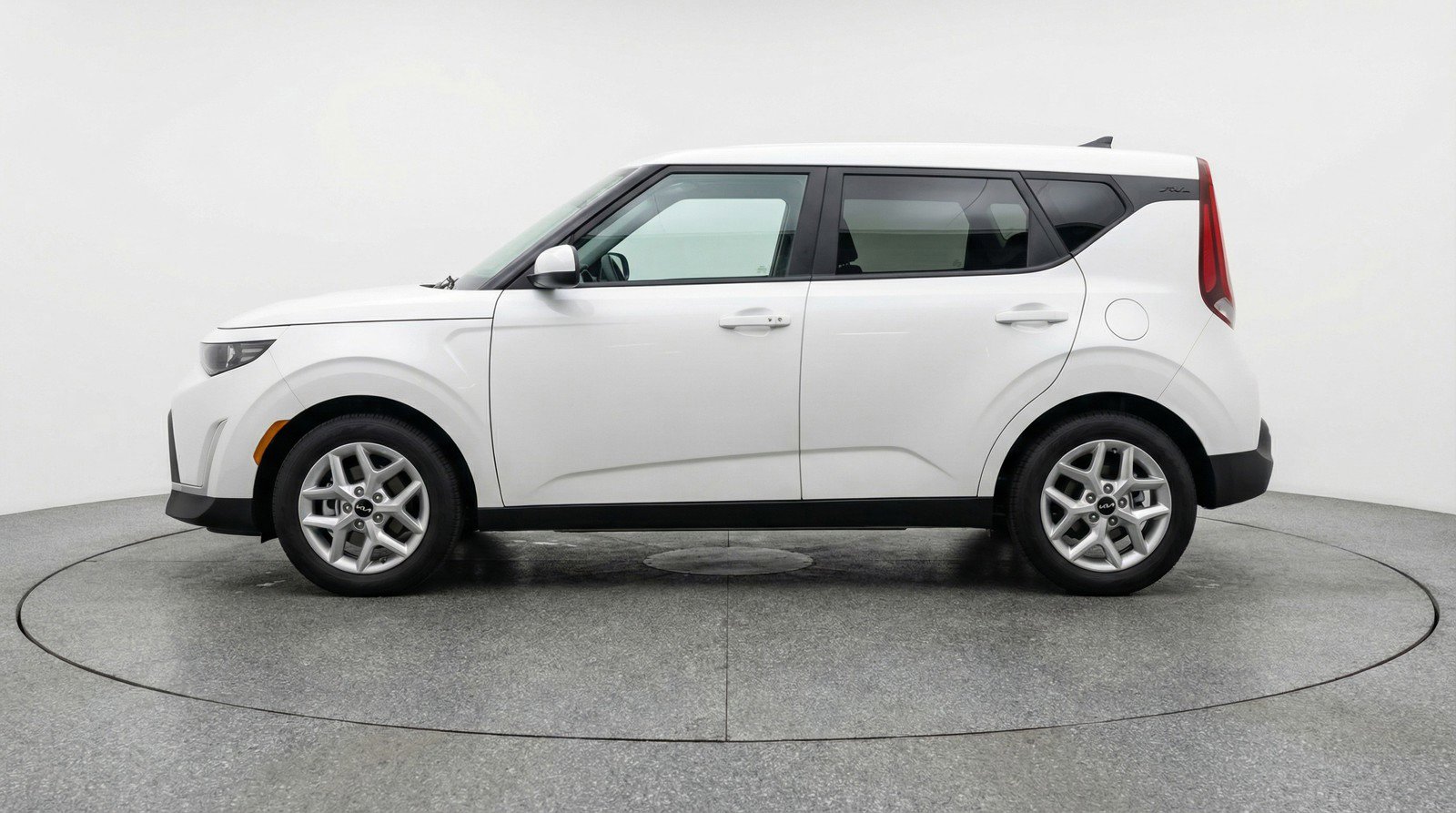 Used 2025 Kia Soul LX w/ LX Technology Package FWD image 5