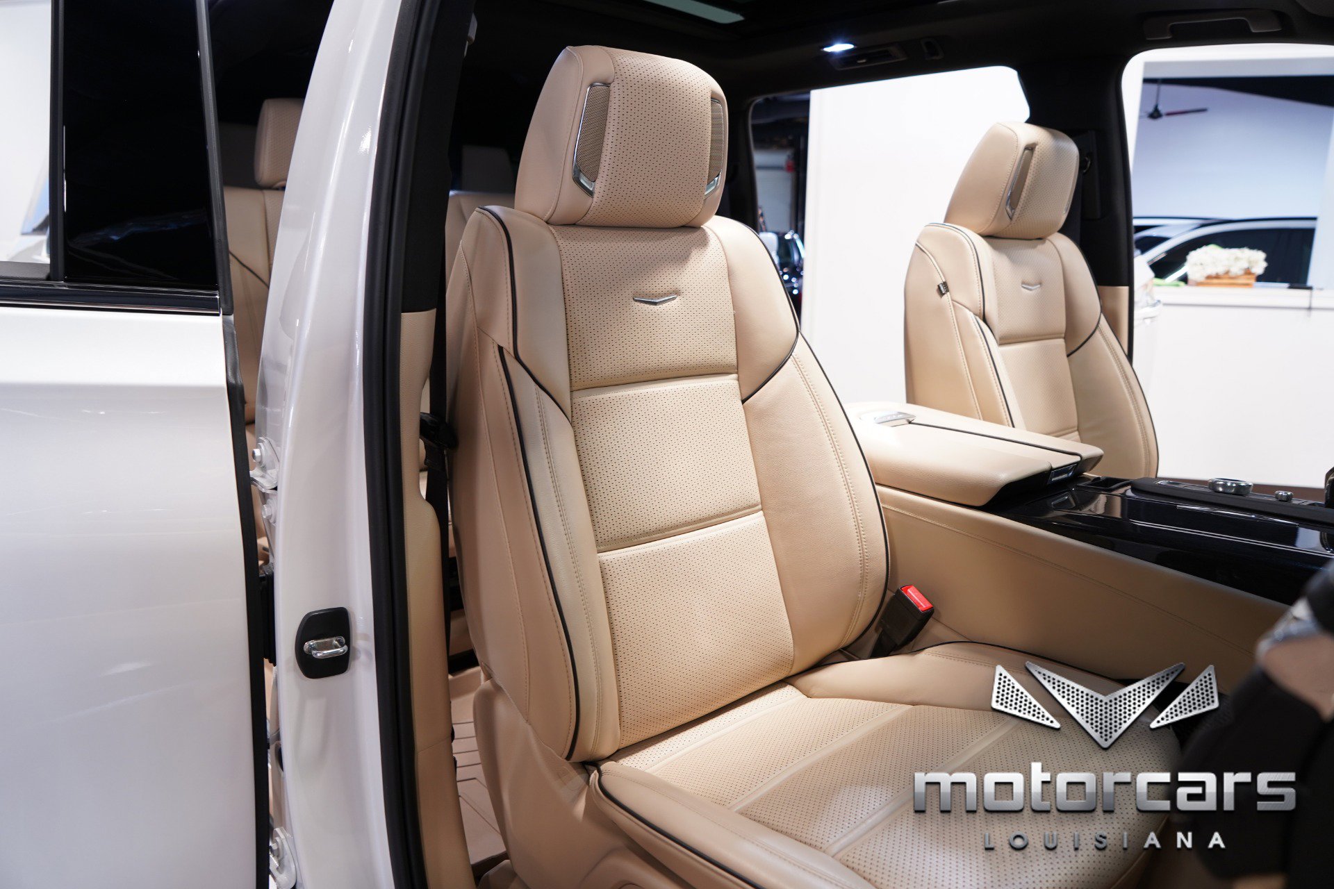 Used 2022 Cadillac Escalade ESV Premium Luxury image 28