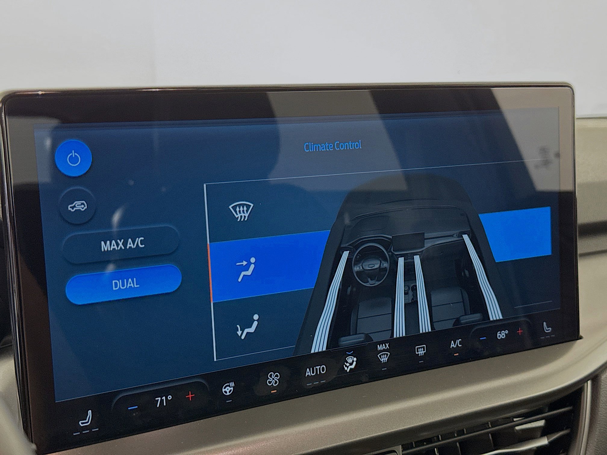 Used 2025 Ford Escape SE w/ Class II Trailer Tow Package image 59