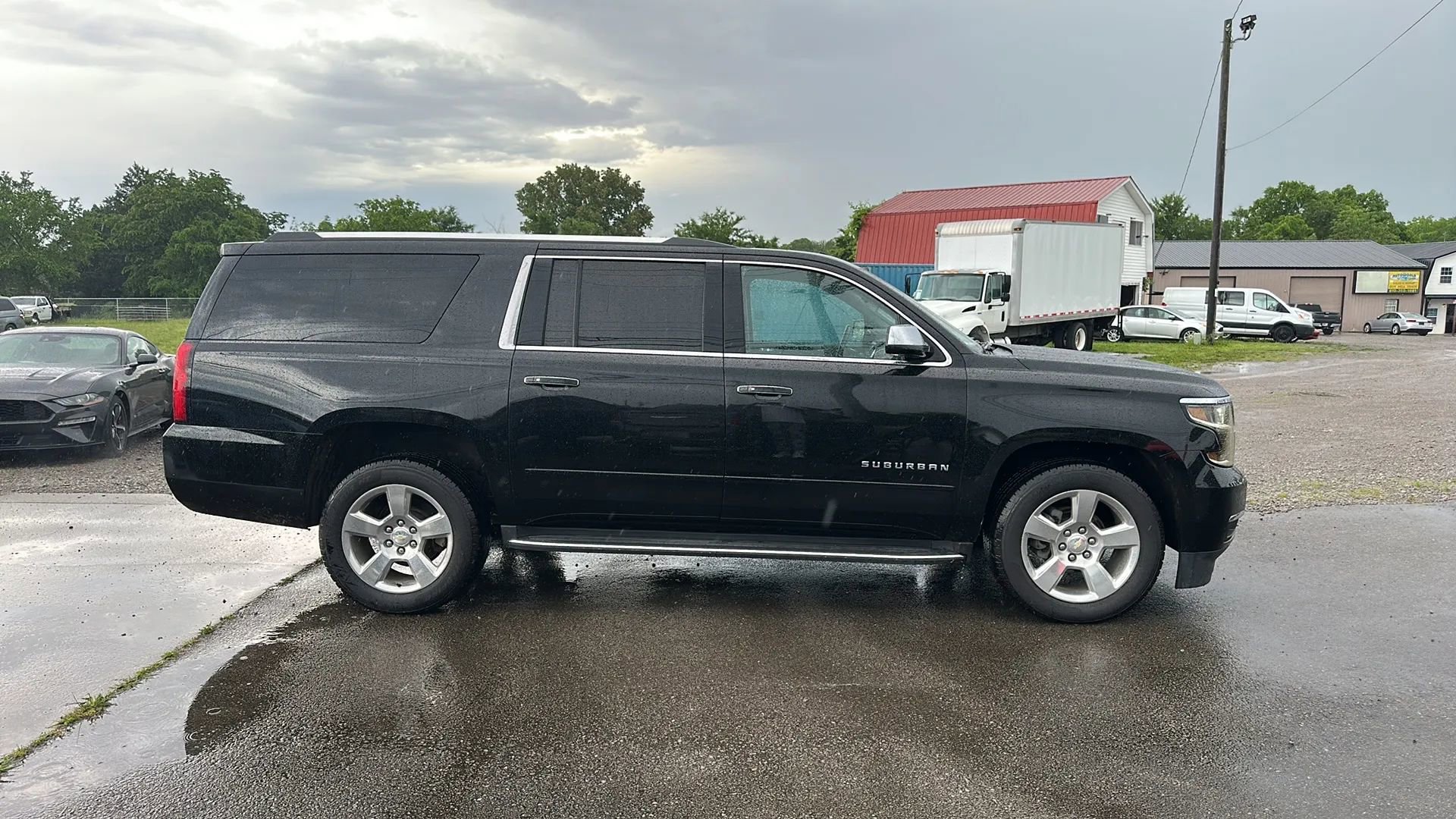 Used 2018 Chevrolet Suburban Premier RWD image 3