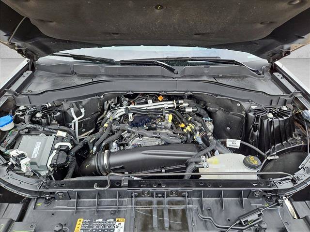 Used 2025 Ford Explorer Active AWD/4WD image 24