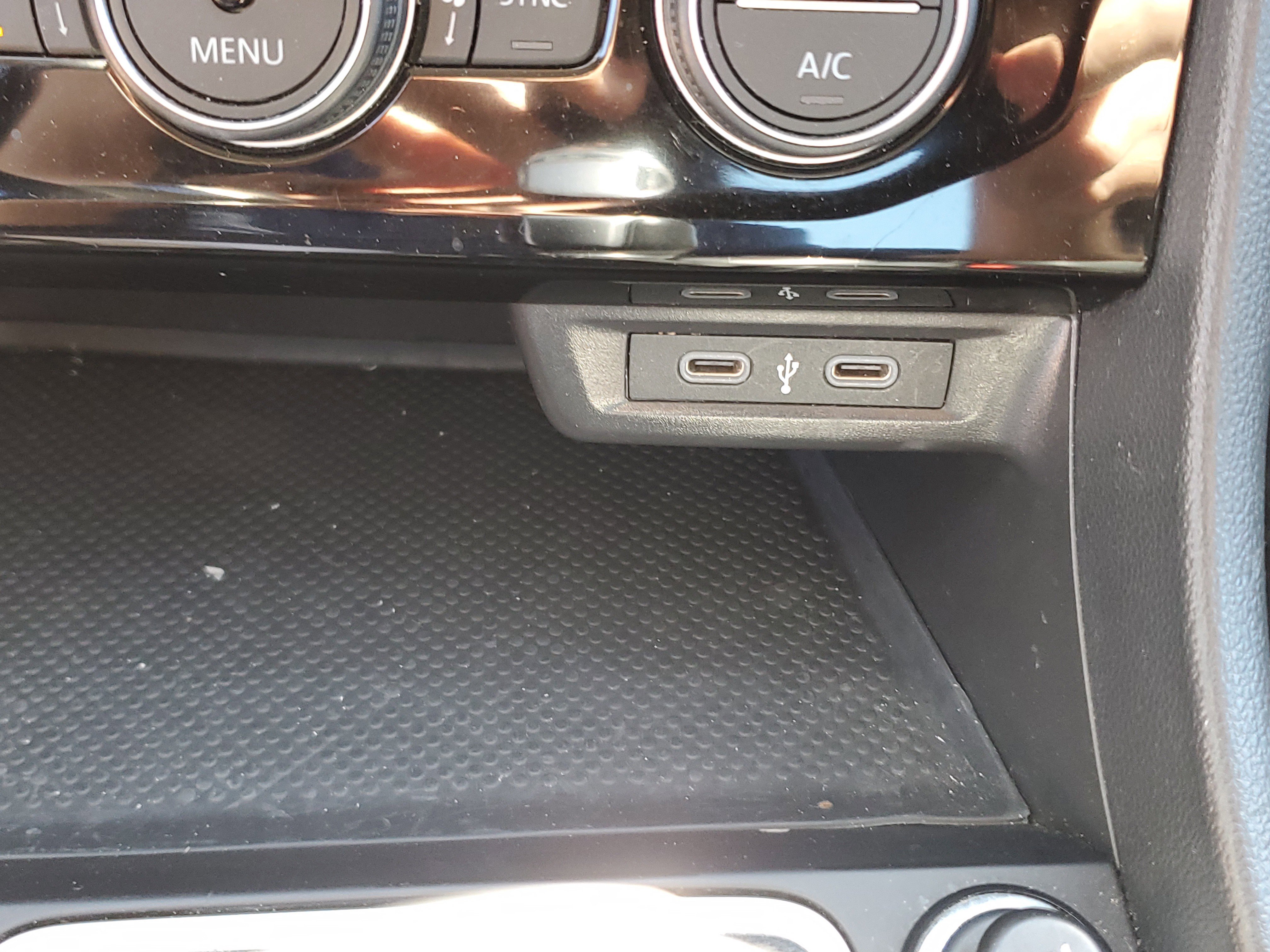 Used 2024 Volkswagen Jetta SE image 30