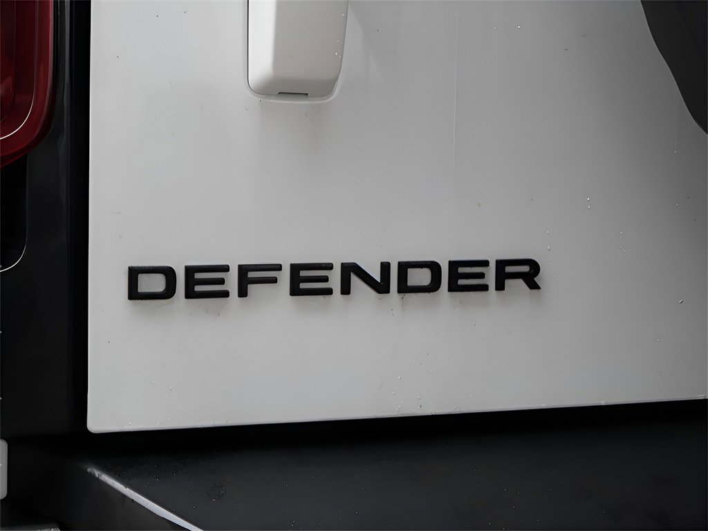 New 2025 Land Rover Defender 90 X-Dynamic SE image 9