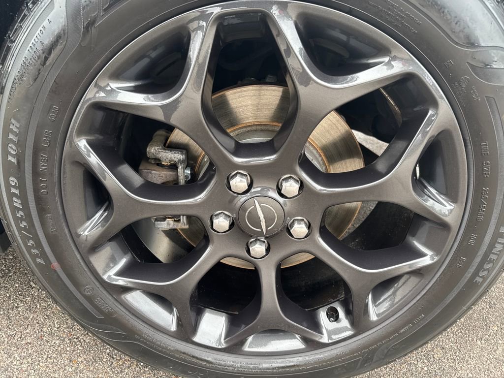 Used 2019 Chrysler 300 S image 42